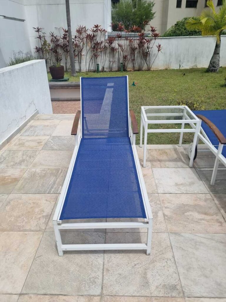 Reforma de espreguiçadeira para piscina