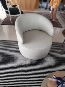 Leia mais sobre o artigo Poltrona Sob Medida em Tecido – Conforto e Estilo Personalizados