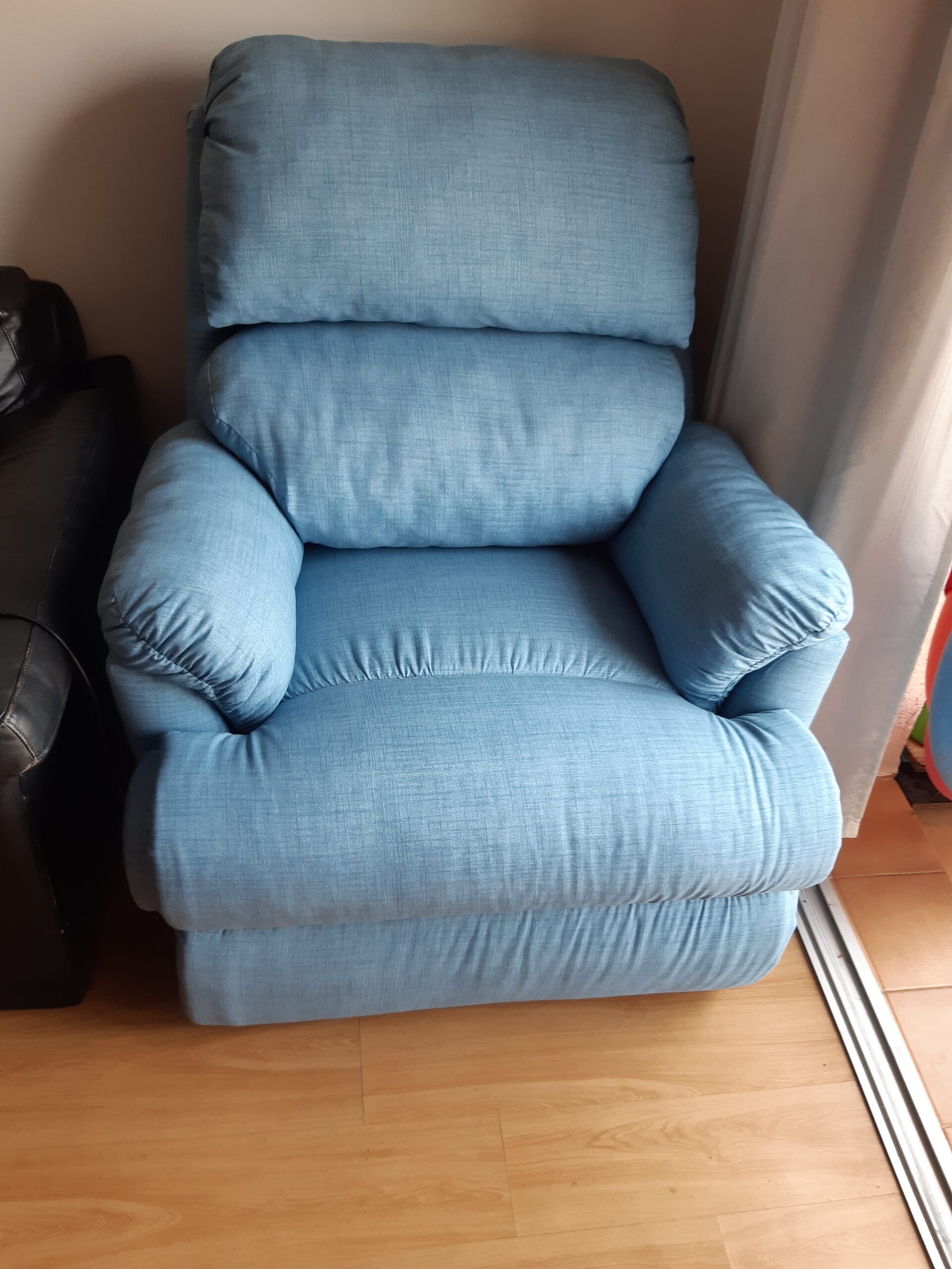 No momento, você está visualizando Reforma Poltronas em Tecido São Paulo  Conforto Estilo e Economia